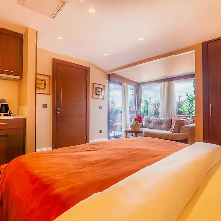 Lord Morgan & Exclusive Design Cihangir Aparthotel 4*