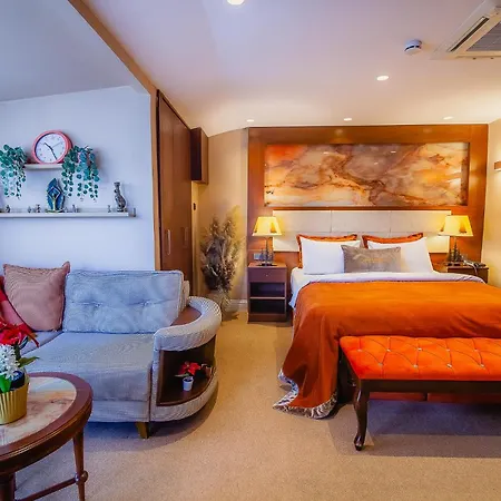 Aparthotel Lord Morgan & Exclusive Design Cihangir 4*